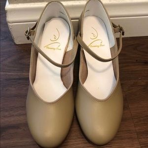 Tan Character Tap Shoes sz 8